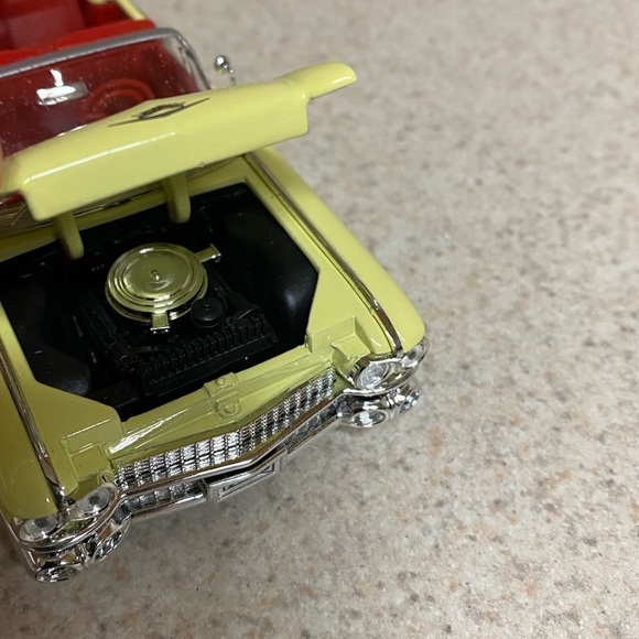 Collectible Diecast 1959 Cadillac Eldorado Biarritz Covertible - Picture 5 of 6